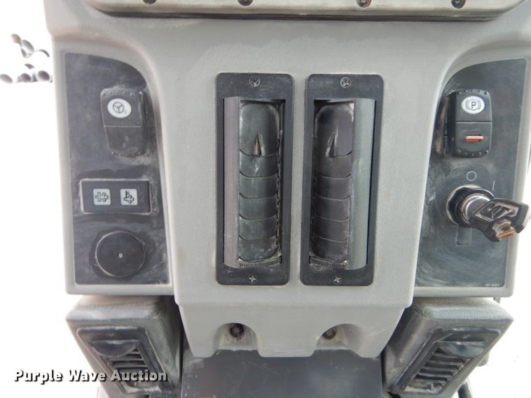 image for item IT9113 2013 Caterpillar 12M2  motor grader