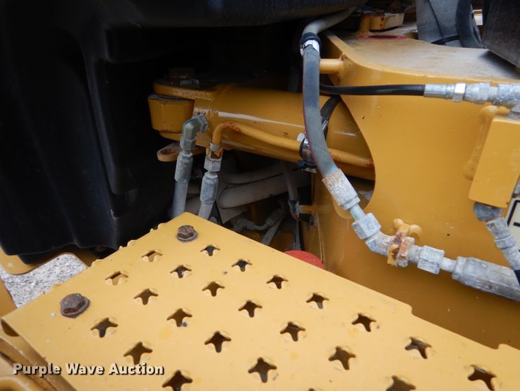 image for item IT9113 2013 Caterpillar 12M2  motor grader