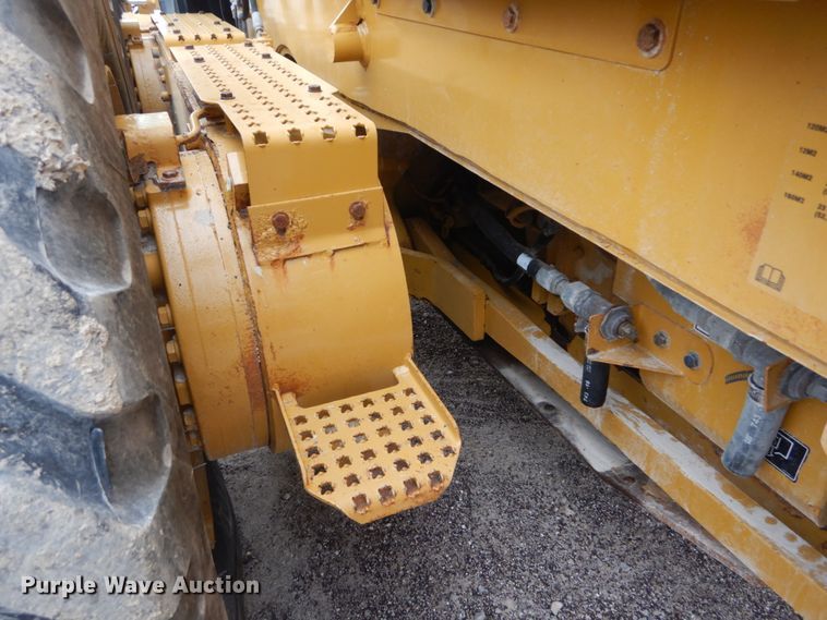 image for item IT9113 2013 Caterpillar 12M2  motor grader