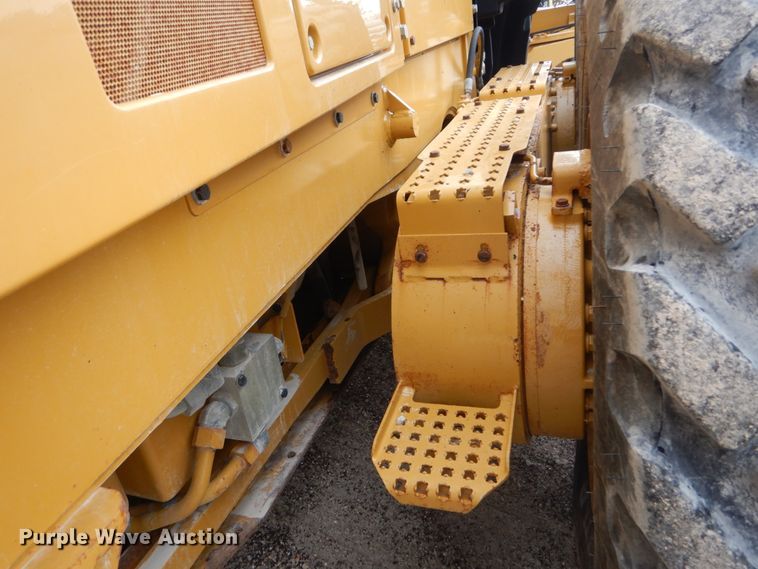 image for item IT9113 2013 Caterpillar 12M2  motor grader