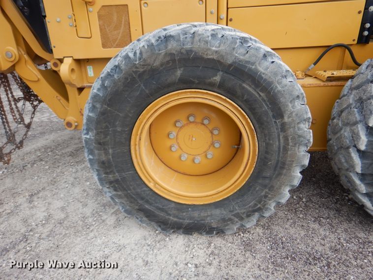 image for item IT9113 2013 Caterpillar 12M2  motor grader