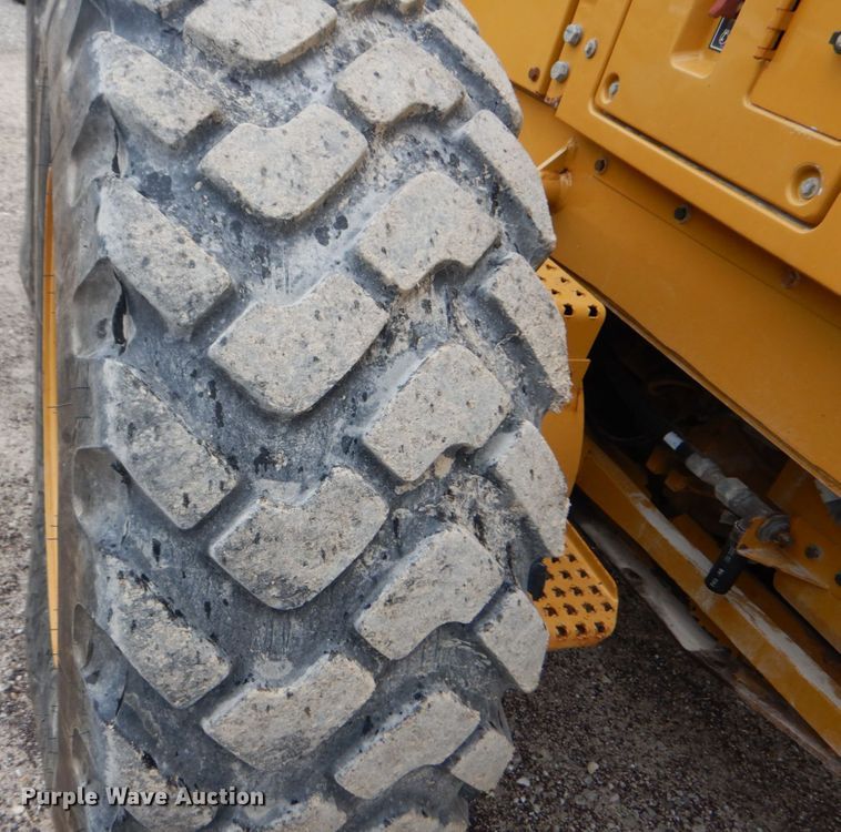 image for item IT9113 2013 Caterpillar 12M2  motor grader