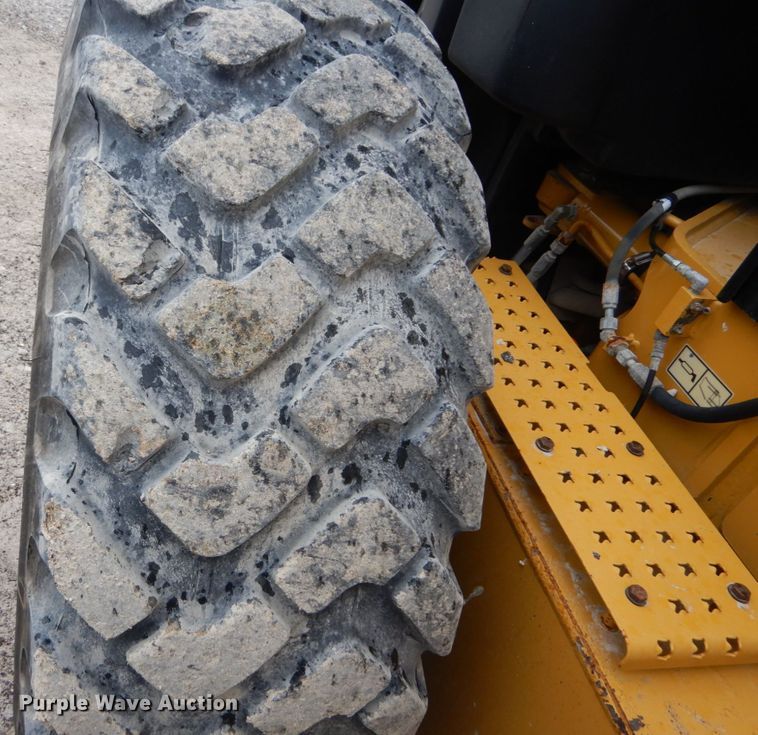 image for item IT9113 2013 Caterpillar 12M2  motor grader