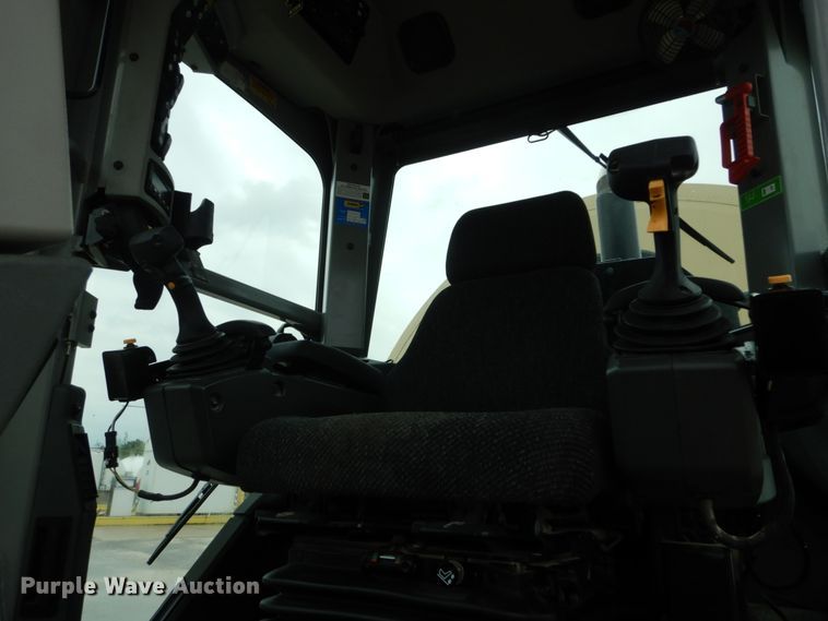 image for item IT9114 2012 Caterpillar 140M2 VHP  motor grader