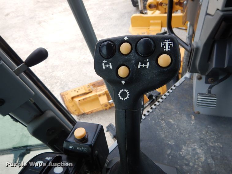 image for item IT9114 2012 Caterpillar 140M2 VHP  motor grader