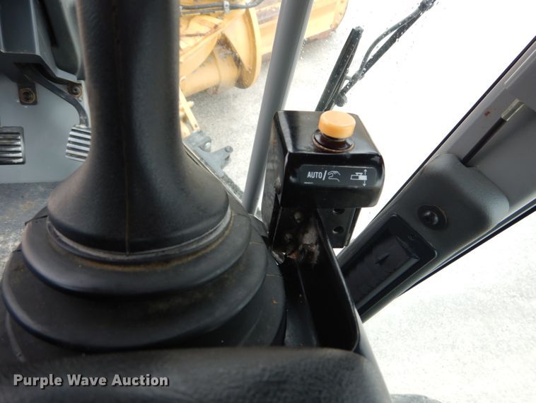 image for item IT9114 2012 Caterpillar 140M2 VHP  motor grader