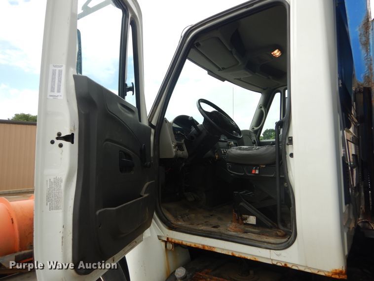 image for item IT9126 2009 International DuraStar 4400  dump truck