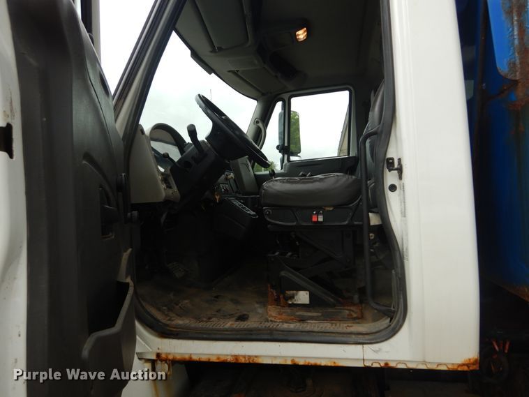 image for item IT9126 2009 International DuraStar 4400  dump truck