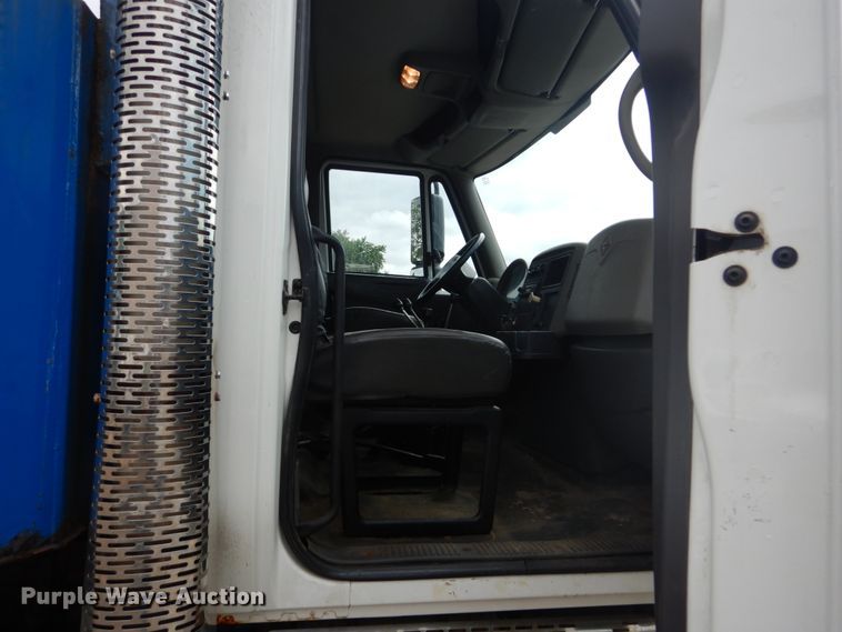 image for item IT9126 2009 International DuraStar 4400  dump truck