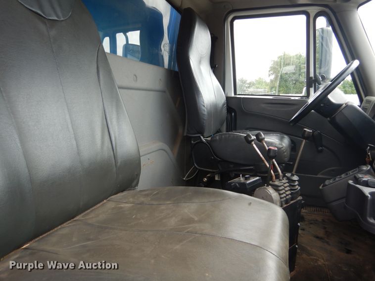 image for item IT9126 2009 International DuraStar 4400  dump truck