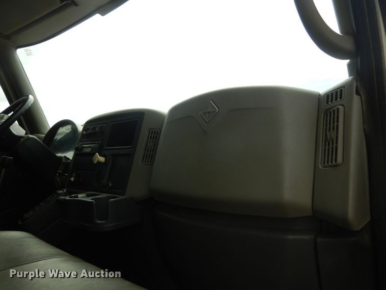 image for item IT9126 2009 International DuraStar 4400  dump truck