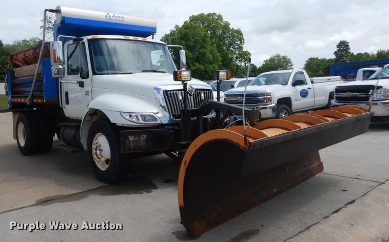 image for item IT9127 2006 International DuraStar 4400  dump truck