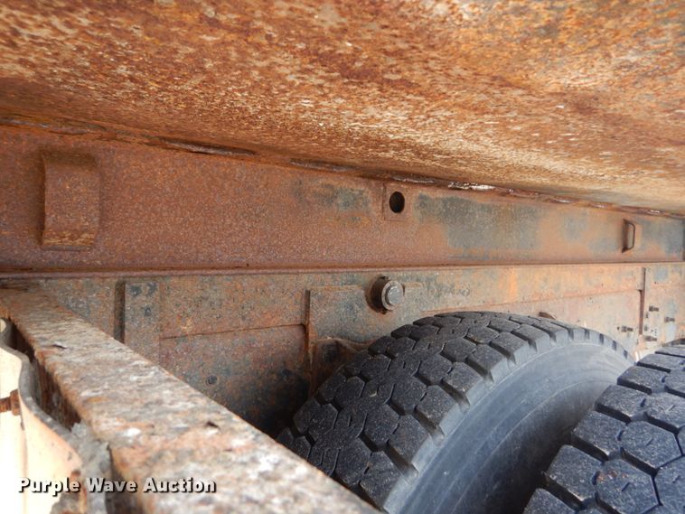 image for item IT9127 2006 International DuraStar 4400  dump truck