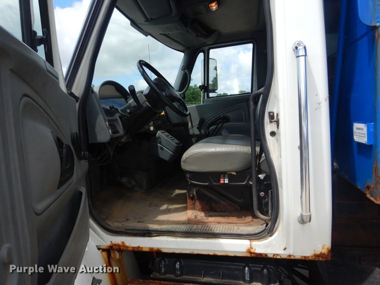 image for item IT9127 2006 International DuraStar 4400  dump truck