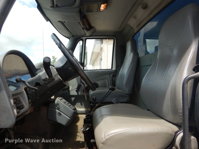 image for item IT9127 2006 International DuraStar 4400  dump truck