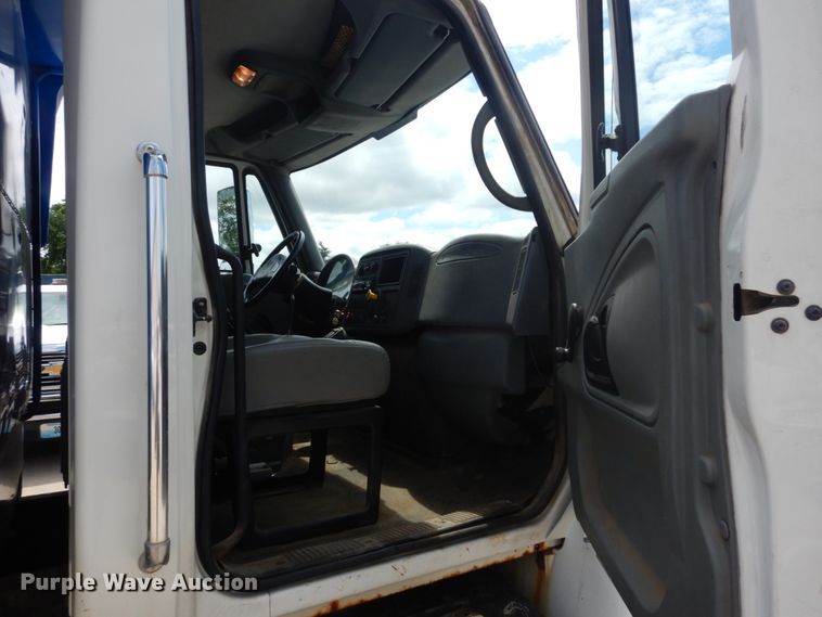 image for item IT9127 2006 International DuraStar 4400  dump truck