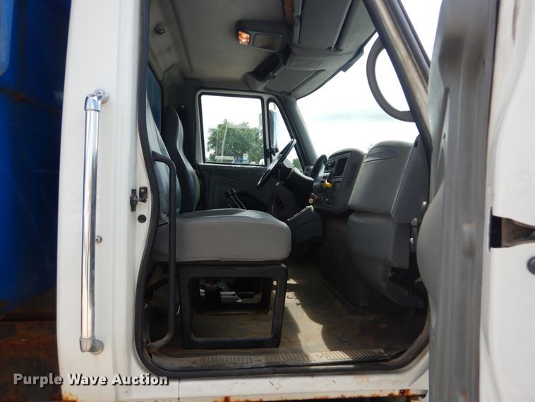 image for item IT9127 2006 International DuraStar 4400  dump truck