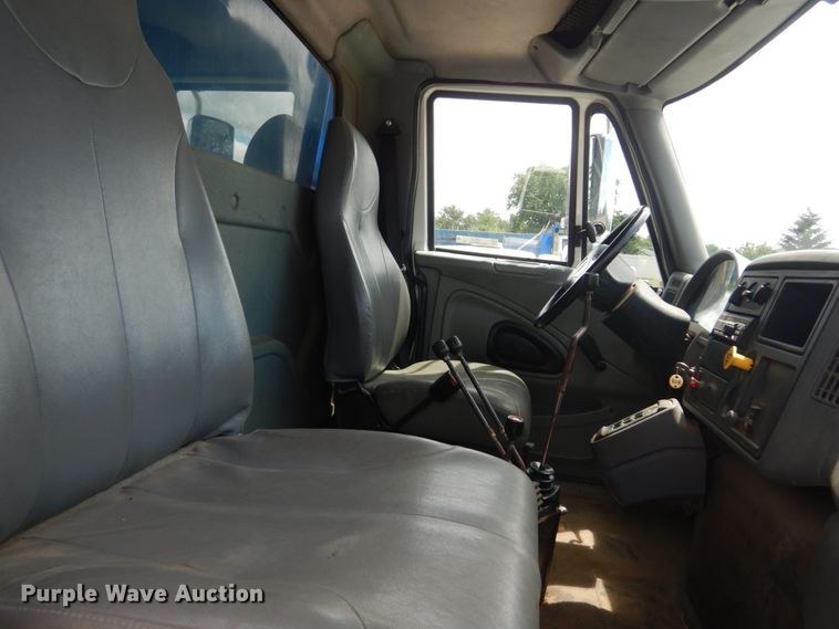 image for item IT9127 2006 International DuraStar 4400  dump truck