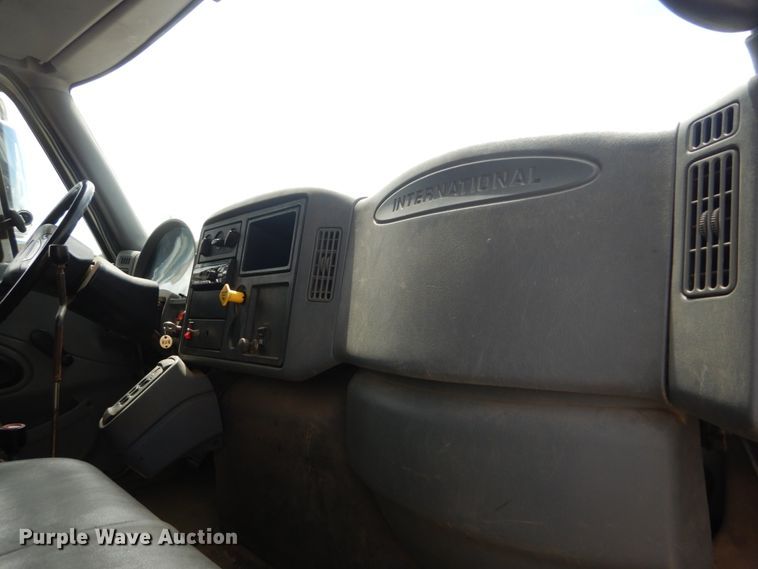 image for item IT9127 2006 International DuraStar 4400  dump truck