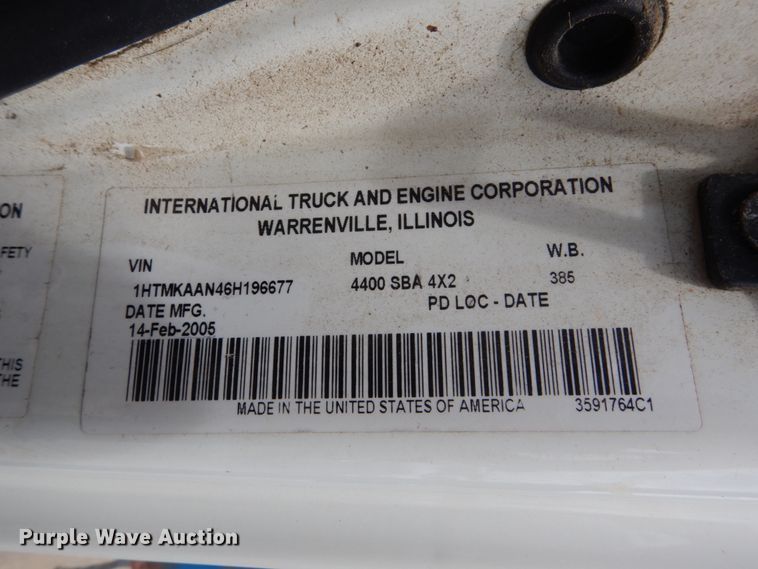 image for item IT9127 2006 International DuraStar 4400  dump truck