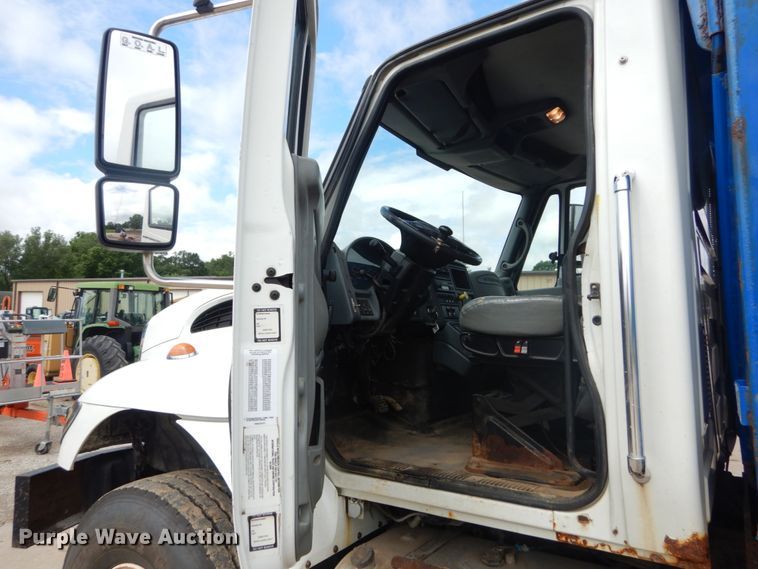 image for item IT9128 2007 International WorkStar 7400  dump truck