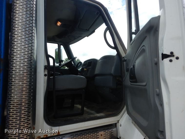 image for item IT9128 2007 International WorkStar 7400  dump truck