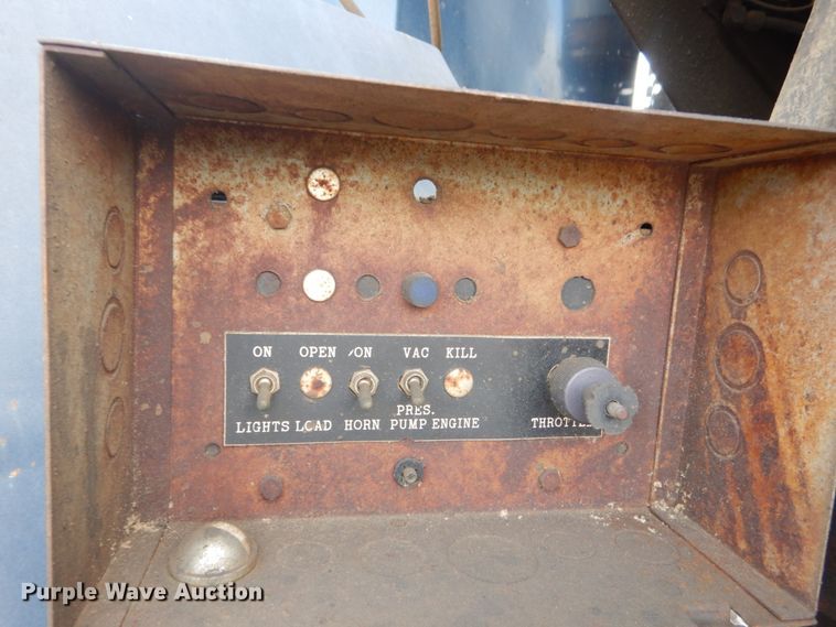 image for item IT9130 1991 Off Road Floater 4030HD  water wagon