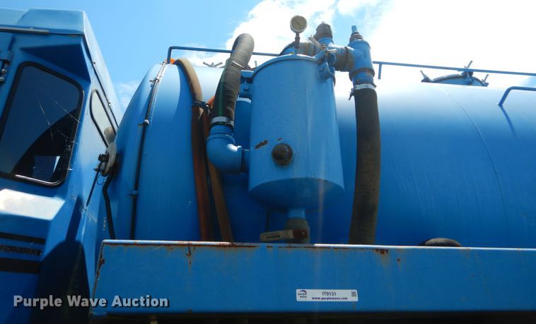 image for item IT9131 2006 Off Road Floater M6030  water wagon