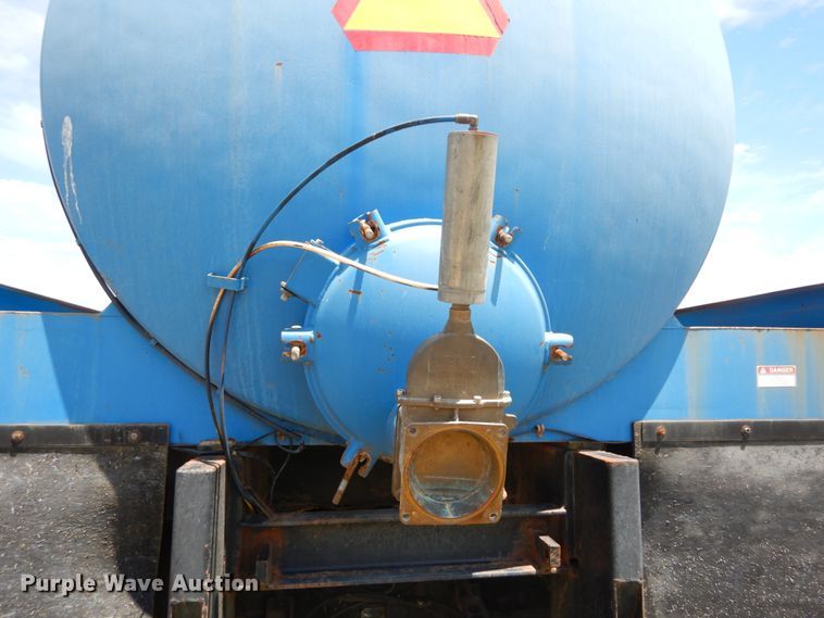 image for item IT9131 2006 Off Road Floater M6030  water wagon