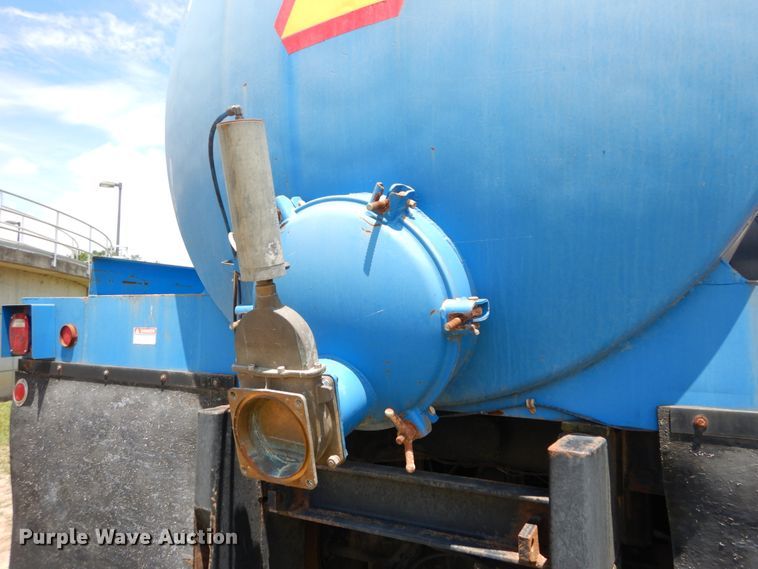 image for item IT9131 2006 Off Road Floater M6030  water wagon