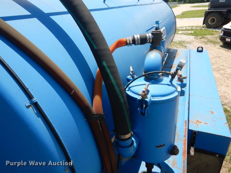 image for item IT9131 2006 Off Road Floater M6030  water wagon