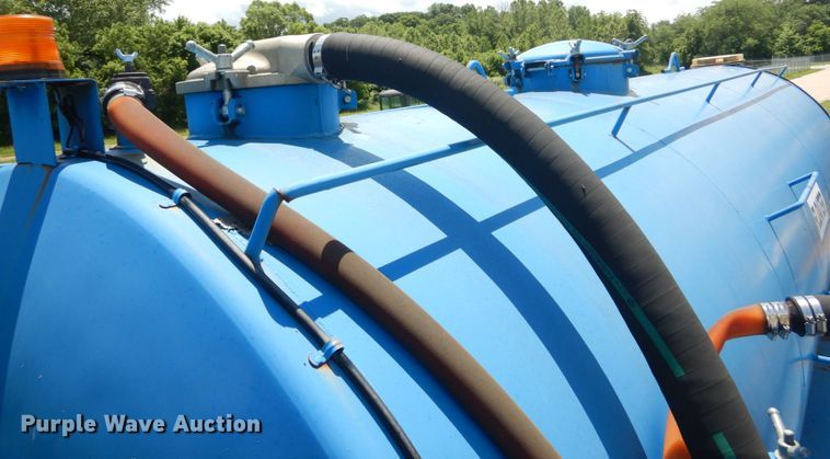 image for item IT9131 2006 Off Road Floater M6030  water wagon