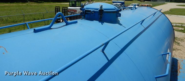 image for item IT9131 2006 Off Road Floater M6030  water wagon