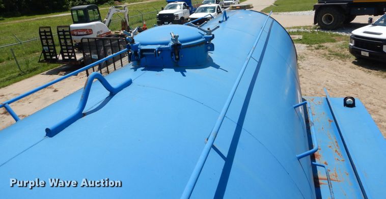 image for item IT9131 2006 Off Road Floater M6030  water wagon