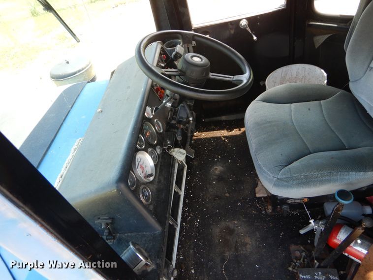 image for item IT9131 2006 Off Road Floater M6030  water wagon