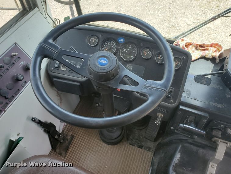 image for item IT9766 2001 Blue Bird TC2000  school bus