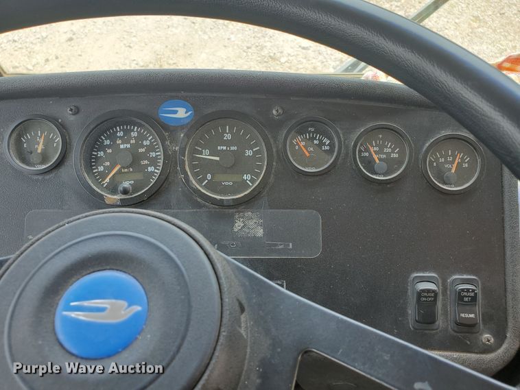 image for item IT9766 2001 Blue Bird TC2000  school bus