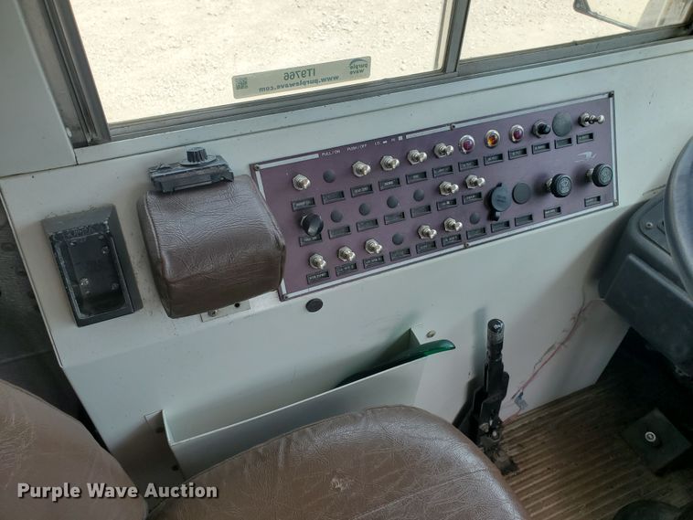 image for item IT9766 2001 Blue Bird TC2000  school bus