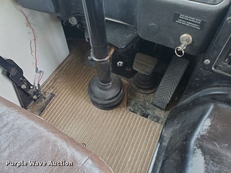 image for item IT9766 2001 Blue Bird TC2000  school bus