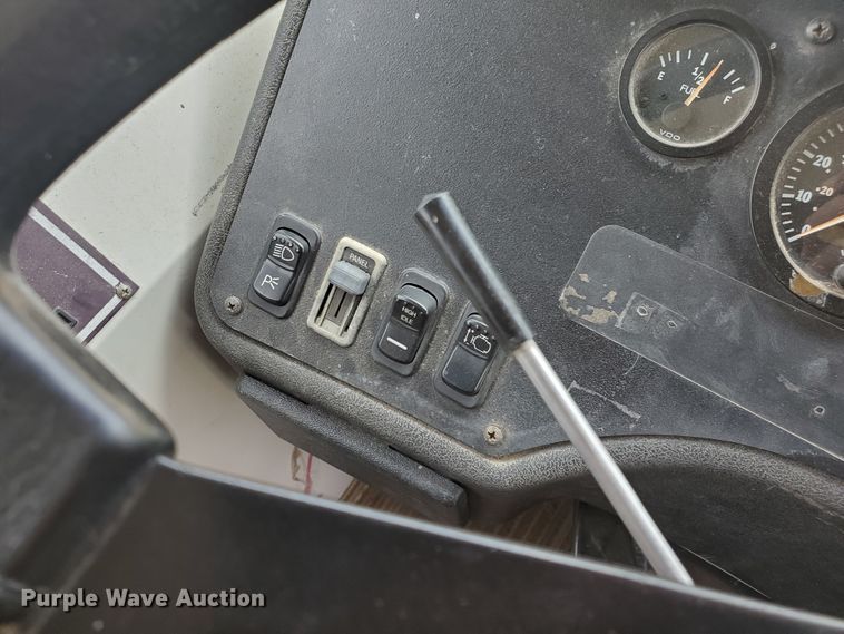 image for item IT9766 2001 Blue Bird TC2000  school bus