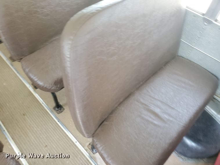 image for item IT9766 2001 Blue Bird TC2000  school bus