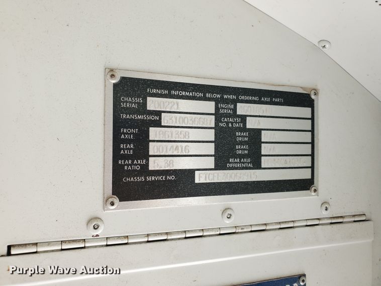 image for item IT9766 2001 Blue Bird TC2000  school bus