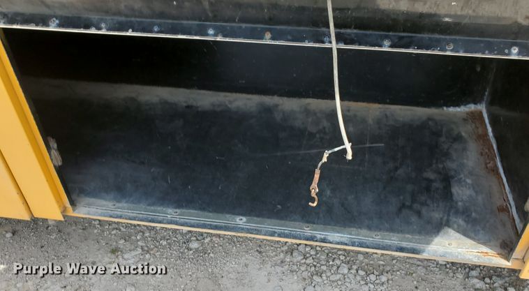 image for item IT9766 2001 Blue Bird TC2000  school bus