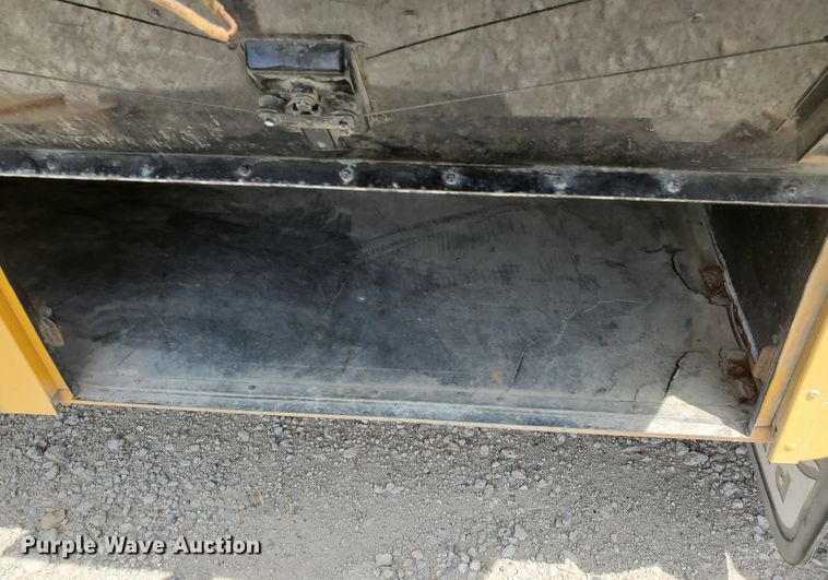 image for item IT9766 2001 Blue Bird TC2000  school bus