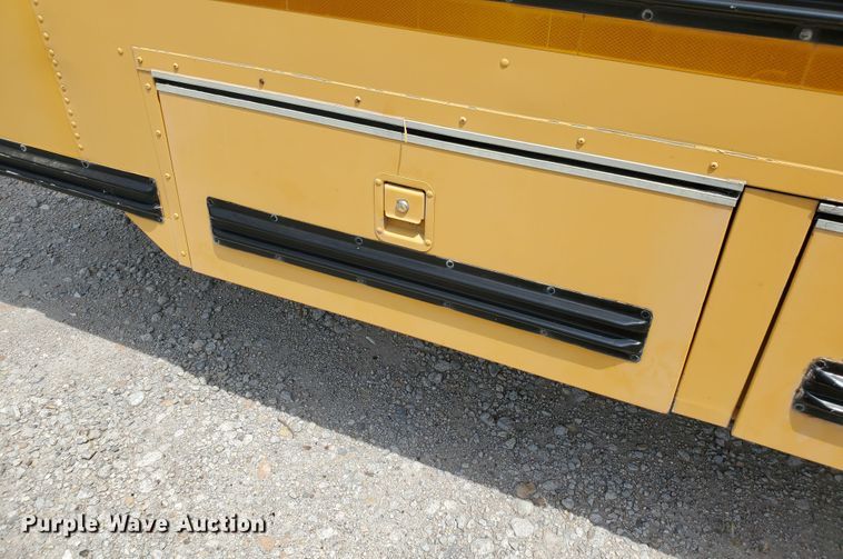 image for item IT9766 2001 Blue Bird TC2000  school bus