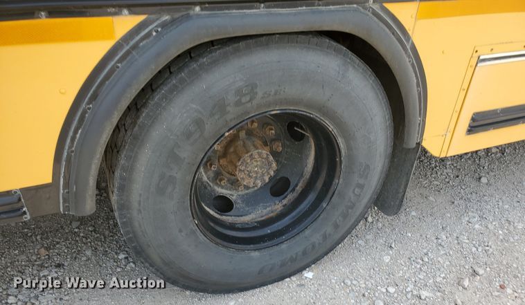 image for item IT9766 2001 Blue Bird TC2000  school bus