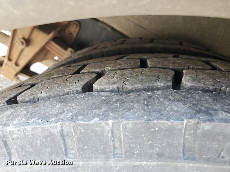 image for item IT9766 2001 Blue Bird TC2000  school bus