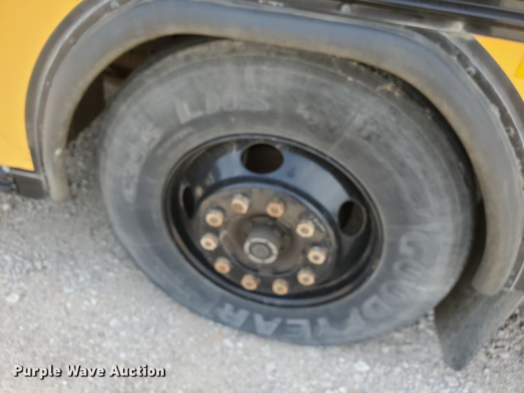 image for item IT9766 2001 Blue Bird TC2000  school bus