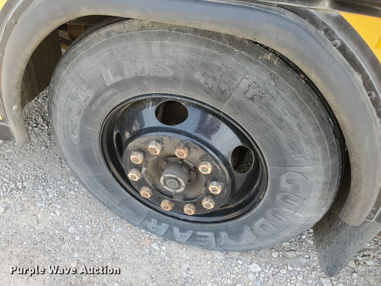 image for item IT9766 2001 Blue Bird TC2000  school bus