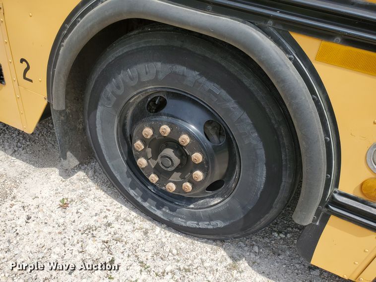 image for item IT9766 2001 Blue Bird TC2000  school bus